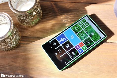 M­i­c­r­o­s­o­f­t­’­u­n­ ­Y­ı­l­l­a­r­ ­Ö­n­c­e­ ­İ­p­t­a­l­ ­E­t­t­i­ğ­i­ ­­Ç­e­r­ç­e­v­e­s­i­z­­ ­E­k­r­a­n­l­ı­ ­T­e­l­e­f­o­n­:­ ­L­u­m­i­a­ ­V­e­l­a­!­
